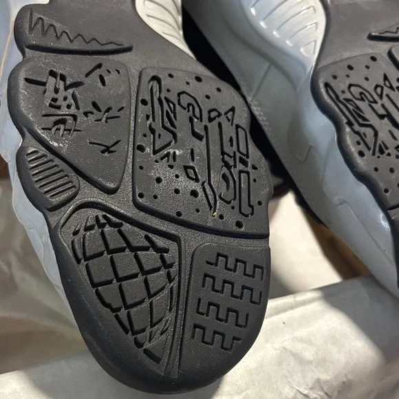 Air Jordan Black and Gray Johnny Kilroy Retro 9 Sneakers - Picture 6 of 8